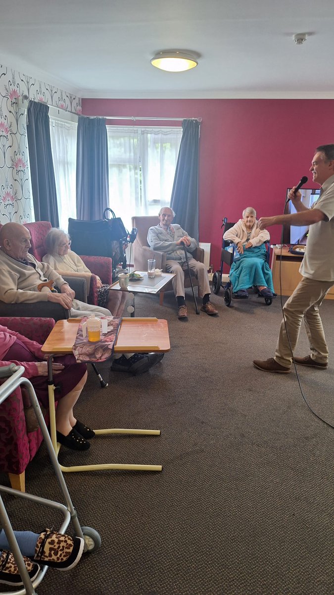 Yesterday we had the lovely Dean jones to come sing for us
#singer #biltoncourt #Deanjones