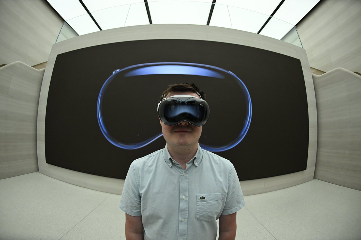 StellaPicsLtd's tweet photo. Early job for @EveningStandard today at @Apple store in town as they launch #applevisionpro

Not 100% sure I want/need this tech, but, Apple have got me that way before! 
Shot on a #NikonZ9 with #16mm #fisheye Thanks to @elliotwagland for the commission https://t.co/h0lu19r5Qk