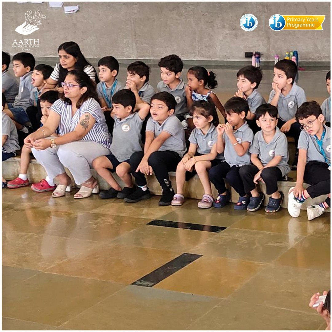 AarthUniversal's tweet photo. Creating connections through creativity! 🎭 Our teachers showcased the importance of family synergy with a heartwarming role play. From parents to kids, every role was played with passion and teamwork. 👨‍👩‍👧‍👦

#FamilySynergy #TogetherWeThrive #RolePlayMagic https://t.co/sohc5mX14E