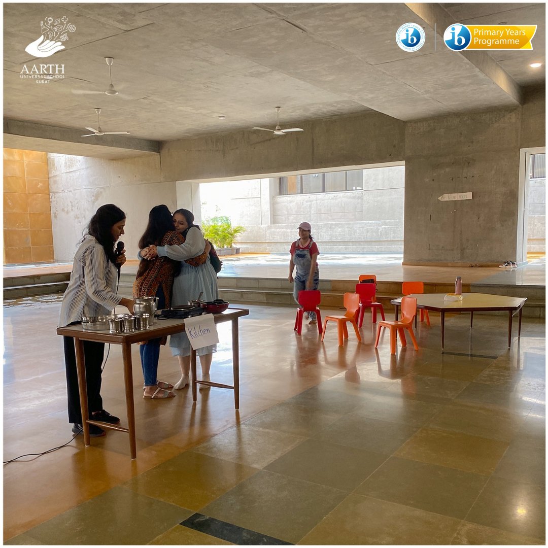 AarthUniversal's tweet photo. Creating connections through creativity! 🎭 Our teachers showcased the importance of family synergy with a heartwarming role play. From parents to kids, every role was played with passion and teamwork. 👨‍👩‍👧‍👦

#FamilySynergy #TogetherWeThrive #RolePlayMagic https://t.co/sohc5mX14E