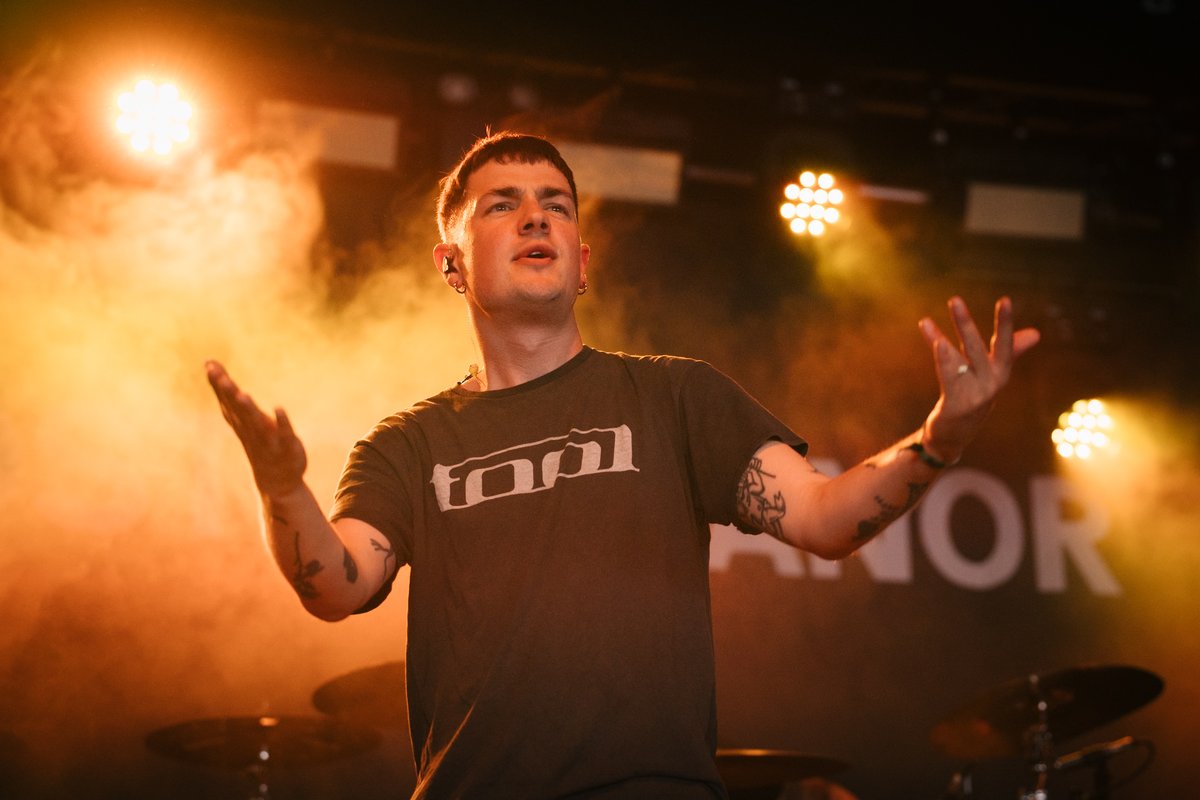 Rock Sound tweet media