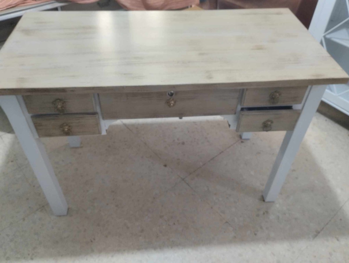 ShabbyChicMlt's tweet photo. We loved doing this one!
A dining room set painted in fresh, bright white, but also adding a tasteful wood effect on some of the surfaces for contrast.
It was quite the success.
#shabby #chic #malta #furniture #dining #room #paint #bright #white #surfaces https://t.co/vaVMdMbfbW