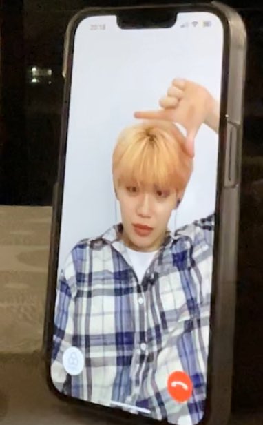 리누 tweet media