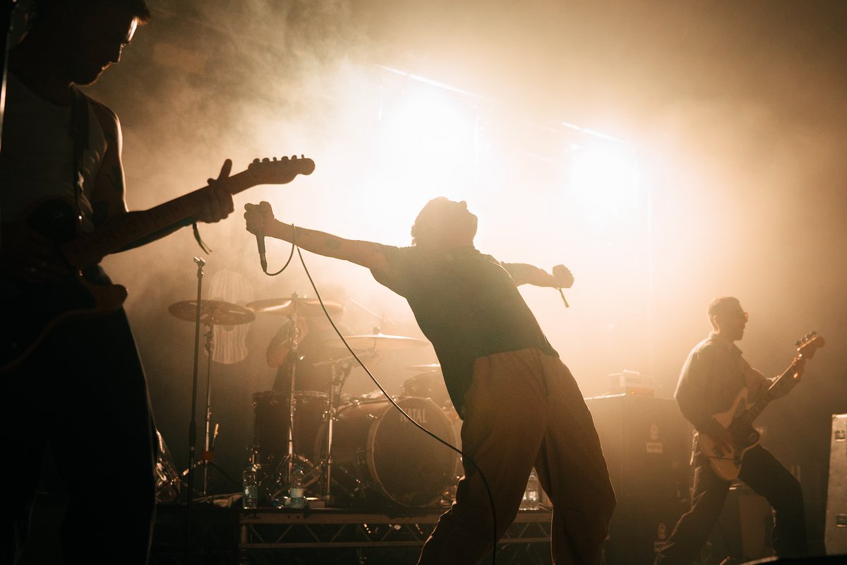 Rock Sound tweet media