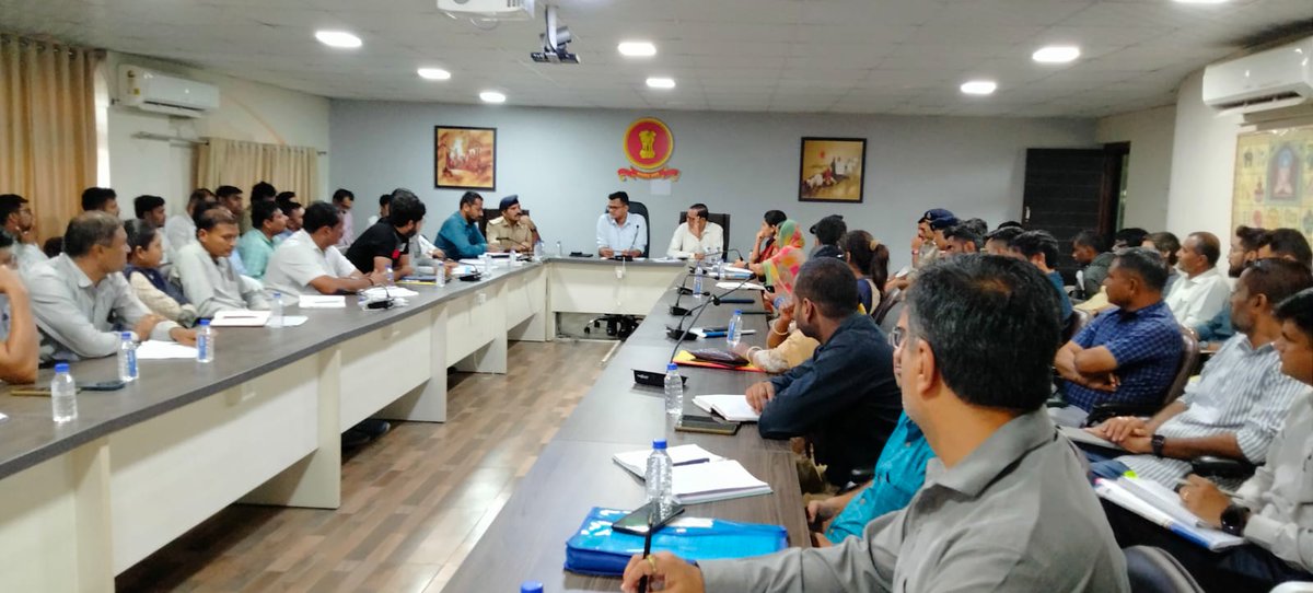 આજ રોજ અંજાર તથા ગાંધીધામ તાલુકાની સંકલન સહ ફરિયાદ સમિતિ તથા એટીવીટી કાર્યવાહક સમિતિની બેઠક યોજી કામગીરી અંગેની સમીક્ષા કરવામાં આવી તથા જરૂરી સુચનો આપવામાંં આવ્યા.