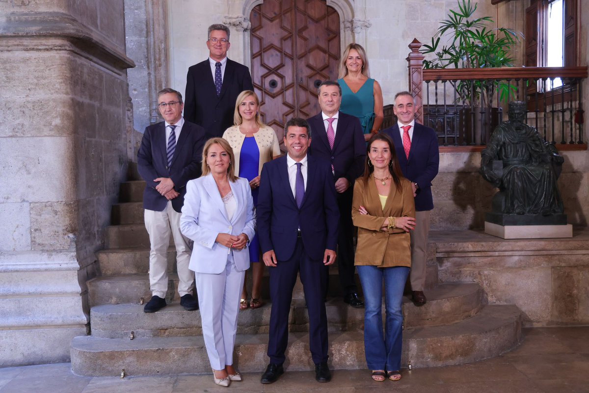 Con gratitud, compromiso y responsabilidad asumo el cargo de conseller de Agricultura, Agua, Ganadería y Pesca.

Gracias President, @carlos_mazon_, por darme la oportunidad de servir a aquellos a quienes más admiro: agricultores, pescadores y ganaderos, auténticos héroes hoy en