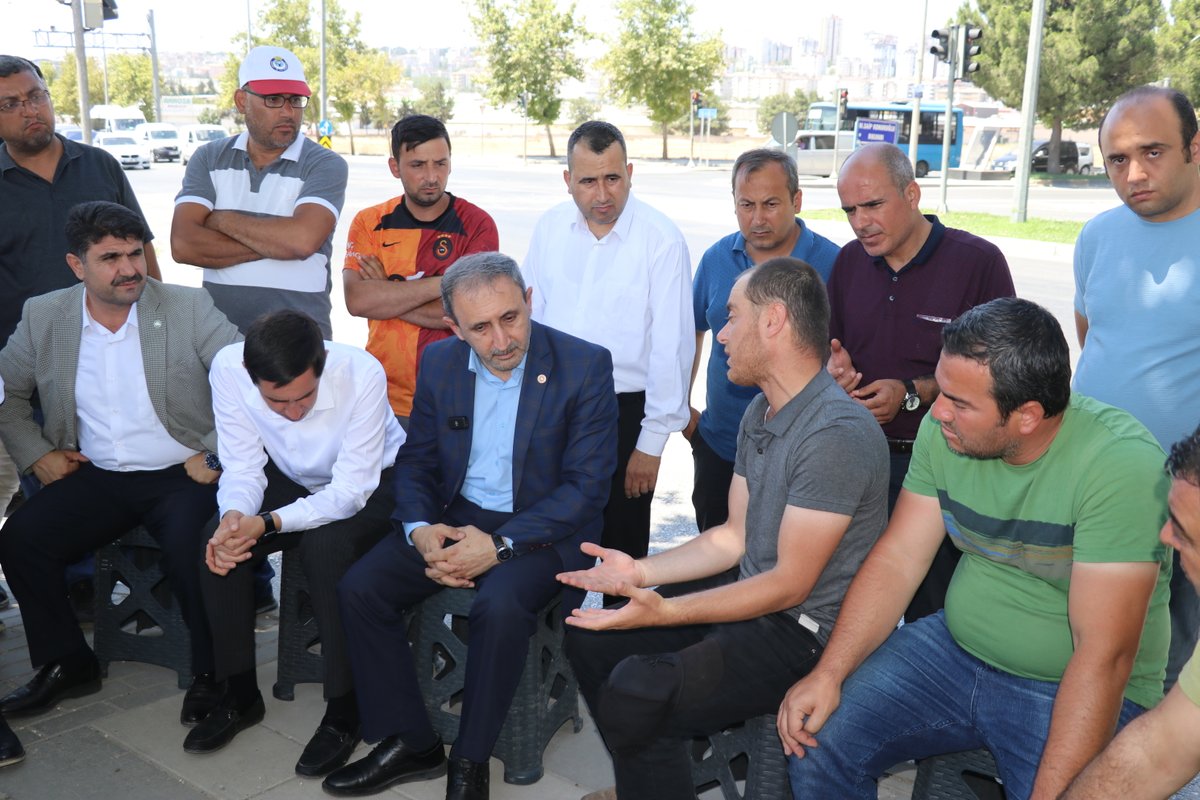 antephudapar's tweet photo. Gaziantep Milletvekilimiz Sn. Şehzade Demir, Genel İdare Kurulu (GİK) Üyemiz ve Gaziantep İl Başkanımız Sn. Faruk Göçer ile birlikte Şehitkamil Belediye Başkanı Sn. Umut Yılmaz’ı ve Şehitkamil Belediyesi önünde eylem yapan işçiler ile öğretmenleri ziyaret etti.
#Gaziantep https://t.co/nbmpK61sSS