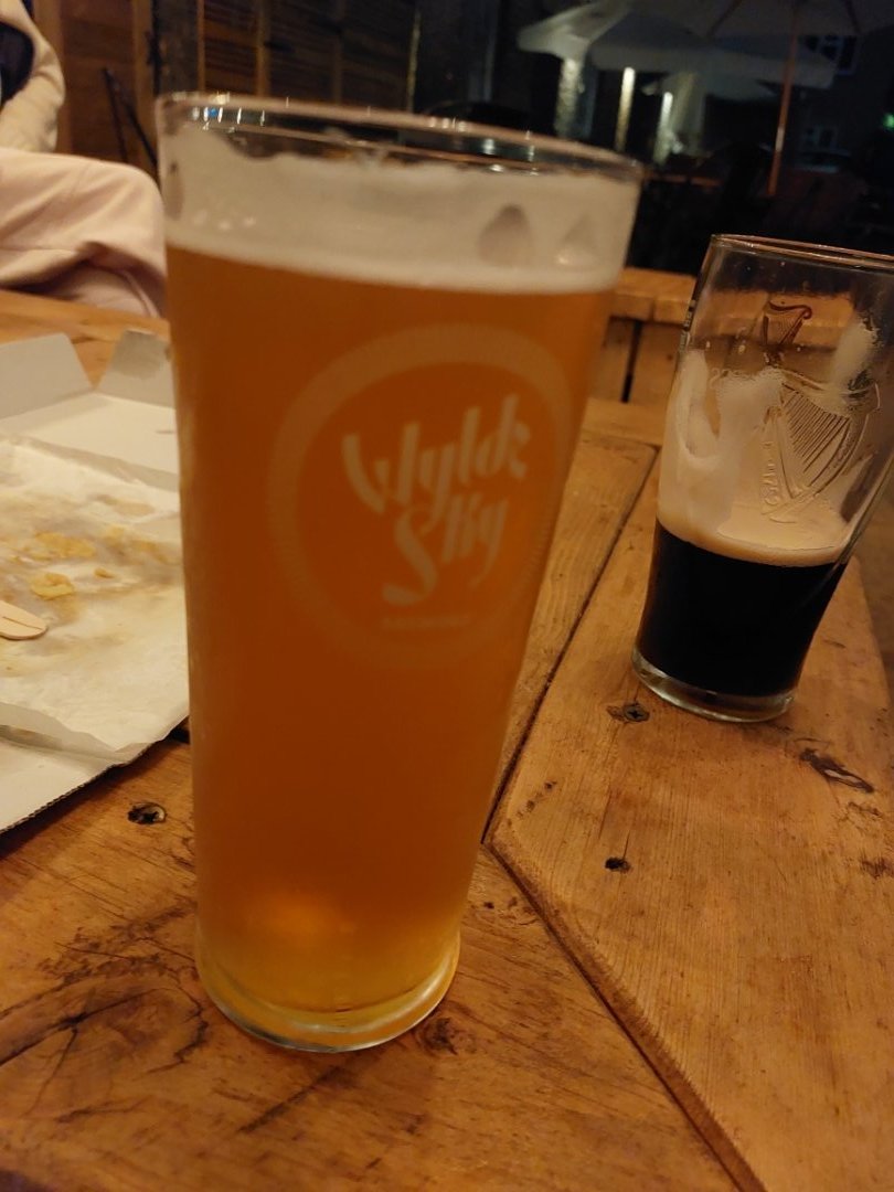 beer_guy_'s tweet photo. Wylde Moon hazy pale ale, from @wyldeskybrewing in collaboration with @TheBlueMoonPub 🌙 
Hadn't tried this one before, not one of the regular Wylde Sky's on tap, nice pint though - fresh and grassy
#craftbeer #wyldesky #sessionpale https://t.co/OH1Ss5wID9