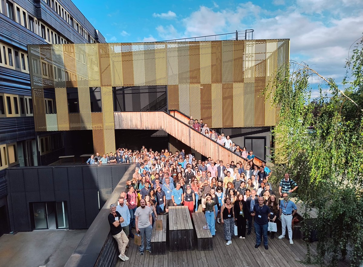 Thrilled to have attended my first international conference! I presented a bit about my project and had the chance to be inspired by so many incredible works. Such a great experience! #EpiplantSEB2024 #SEB2024 <a href="/SEBiology/">SEB @sebiology.bsky.social</a> <a href="/GReD_Clermont/">Institute Genetics, reproduction & development</a>