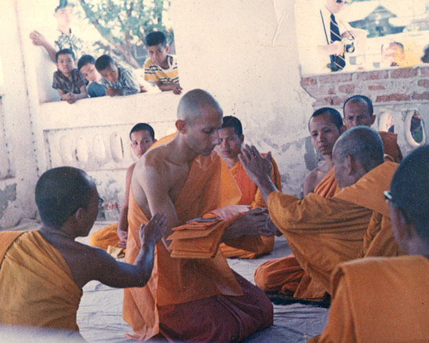 WayoftheWing's tweet photo. Buddhist teacher @JackKornfield on #Paragliding:

“Most people have these dreams once in a while, if you’re lucky, a dream of flying. Or maybe in your meditation, you have the sense of not being limited to your body. And this is the closest thing that I know because it’s absolutely silent, and you’re floating there. It’s quite fantastic.”

https://t.co/yJLOyd61Co

#flying #zen #onewiththewing @tferriss