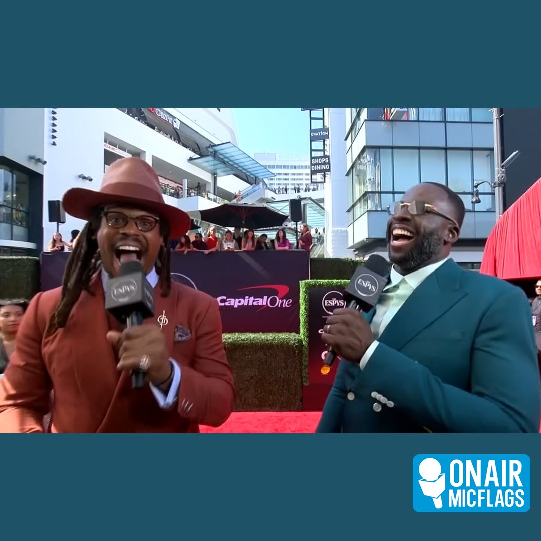 onairmicflags's tweet image. Looking amazing at the ESPYS! 🎤😍

Thank you @espn for ordering your mic flags from onairmicflags.com

#onairmicflags #epsn #espys #micflag #draymondgreen #camnewton #redcarpet #interview #nba