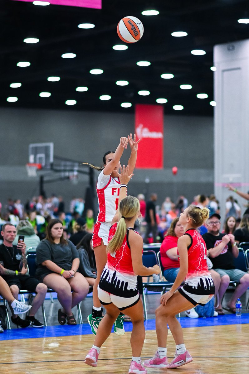OhioFireBball's tweet image. #Run4Roses🌹 | #BeTheSpark🔥