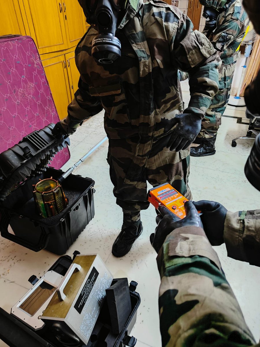 ANINewsUP's tweet photo. Dehradun | Police have confiscated a few boxes containing suspected radioactive material and arrested five people for its possession in Dehradun.

The testing of the material is underway by a team of experts.

Photo source: Uttarakhand Police https://t.co/xdYF0kJa7K