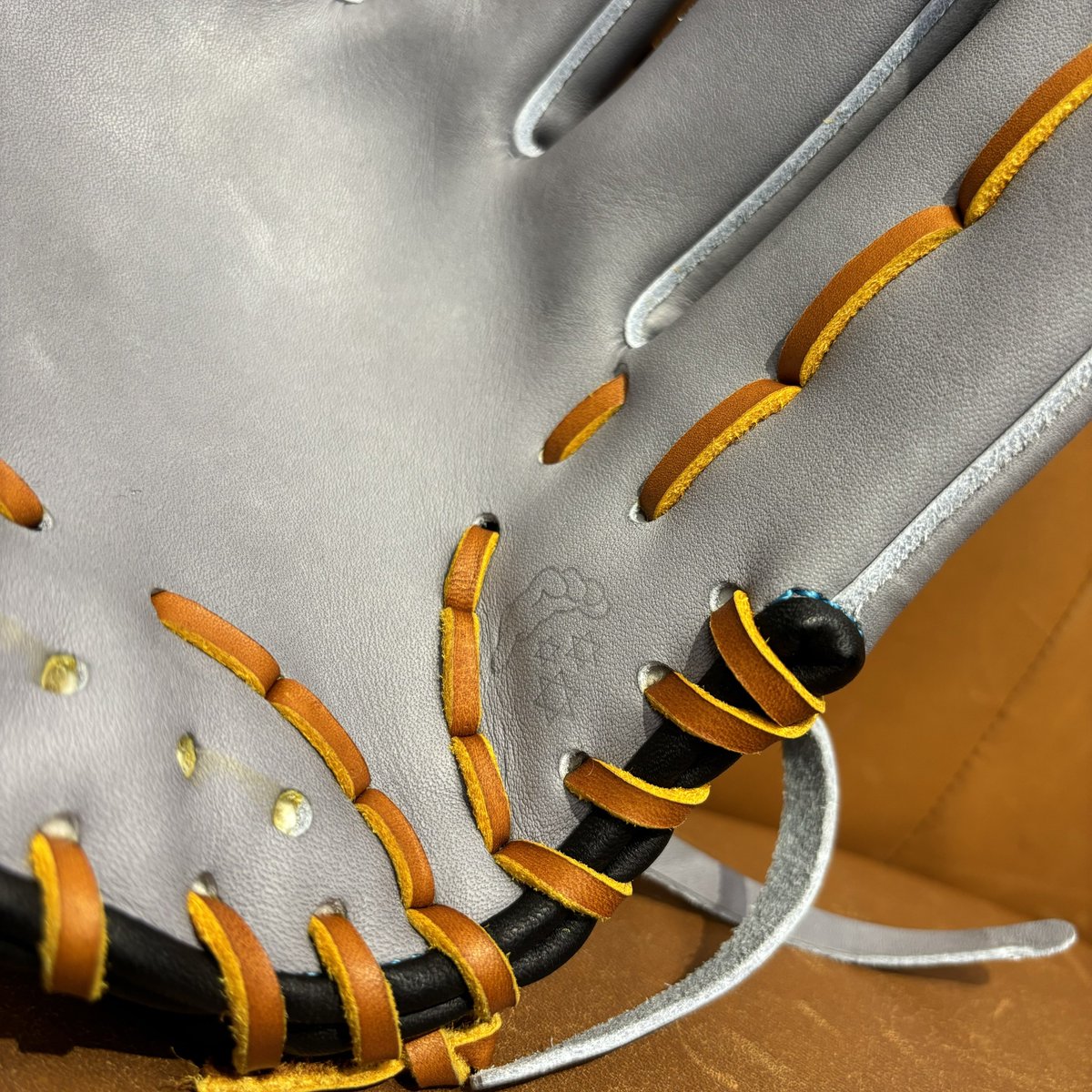 clean_glover's tweet photo. 𝐅𝐢𝐫𝐬𝐭 𝐓𝐚𝐤𝐞
𝐋𝐆-𝟐𝟔
某千葉県のショップ店員さんが
ボソッと言った一言
『グラブはね、浪漫なんですよ。』
そういうことです。
@realform_japan
ありがとうございます☺︎
#Take
#FirstTake
#REALFORM https://t.co/ORmnuuzg7s