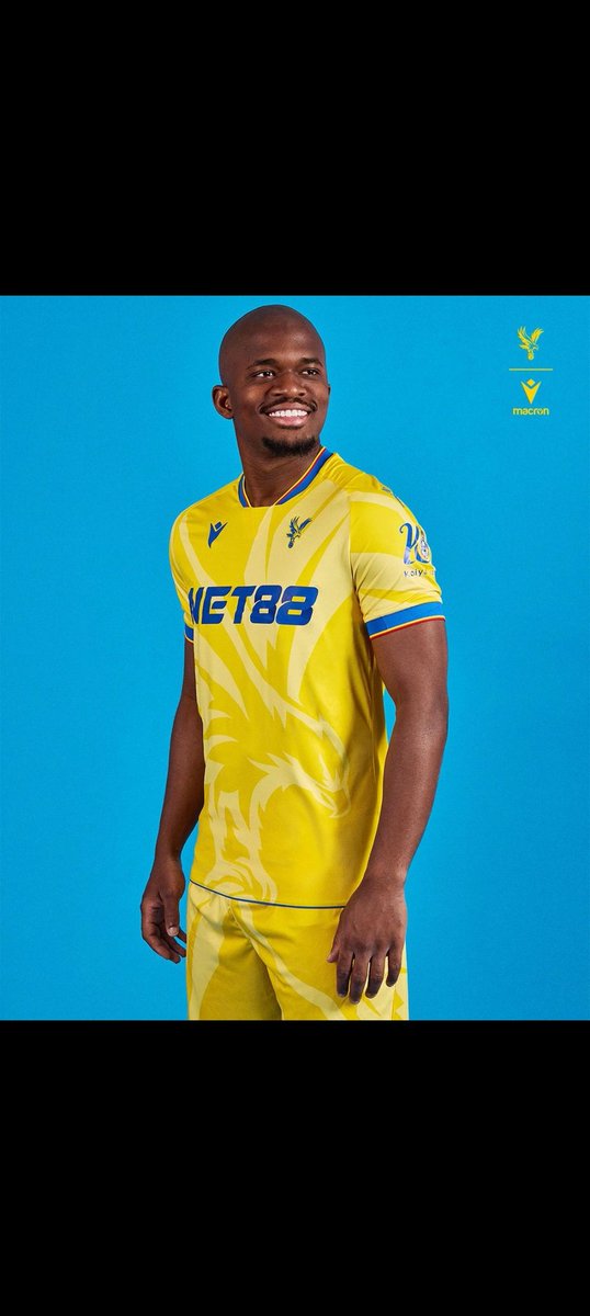 couge0102's tweet photo. @CPFC Post this as options... I guarantee 🔵 wins the vote from fans. #CPFC #FansDecide https://t.co/7ENEaobIRr