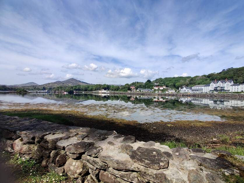 The Tour de Beara cycle begins  and ends in the picturesque village of Glengarriff on West Cork's Beara peninsula - between the mountains and the sea! 📷
📷 Book your place on the tour at tourdebeara.ie
📷 Plan your visit at visitglengarriff.ie
#Cycling #WestCork