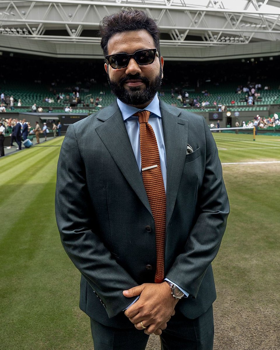 SlicedBreadIn's tweet image. World Cup Champion 🏆 at the Championships 🎾 brought to you by Sliced Bread 😎

Proud to have facilitated @ImRo45 attending the Men&apos;s Semi Finals at the @Wimbledon Royal Box, during our ongoing partnership with Wimbledon.

📸 : Wimbledon 

#RohitSharma𓃵 #WIMBLEDON