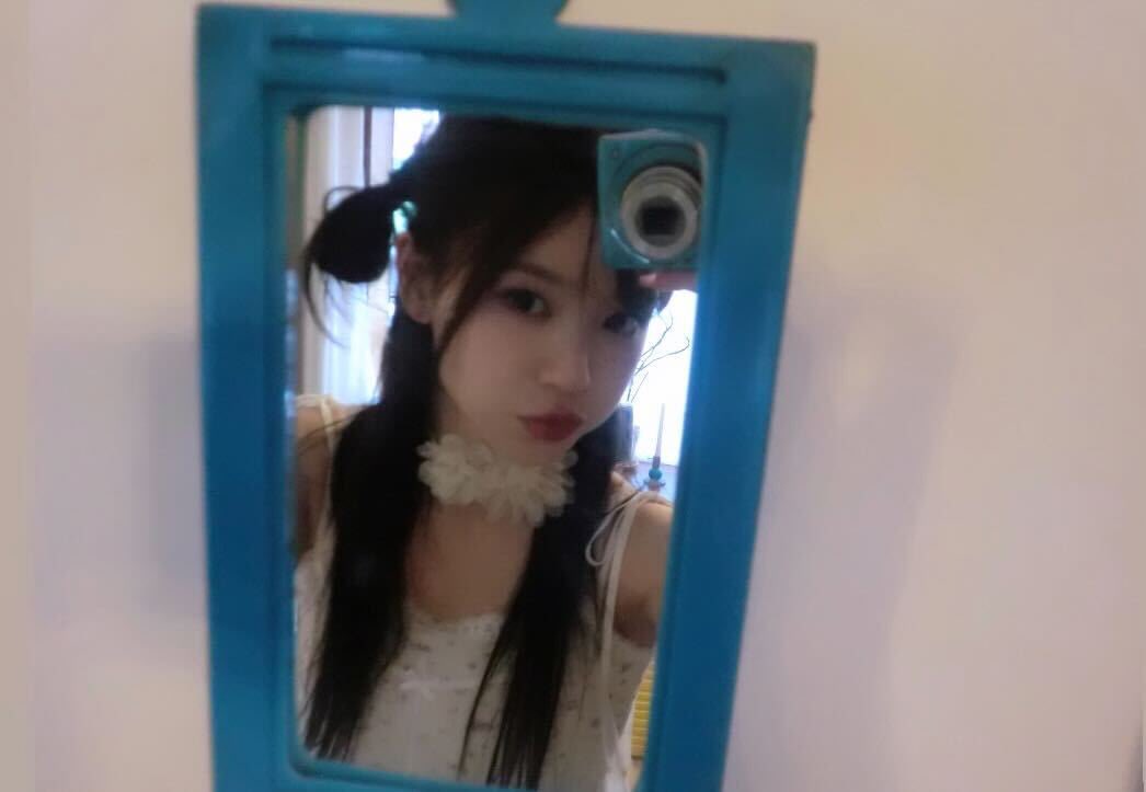 ILLIT_twt's tweet photo. ☕ 🍀 

#ILLIT #아일릿 #MOKA #모카 https://t.co/CXWRz3FBbn