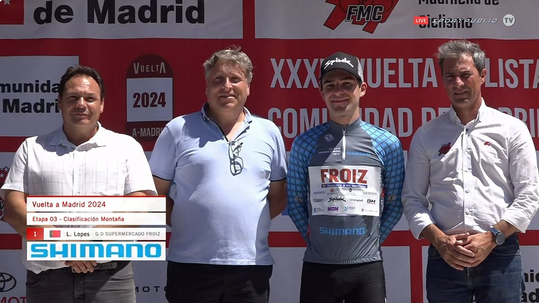 De nuevo en el podio Lucas Lopes (<a href="/GFroiz/">G.D. Súper Froiz</a>) para vestirse con el maillot <a href="/shimanoes/">Shimano España</a> de líder de la clasificación de la montaña

<a href="/FMCICLISMO/">fmciclismo</a> #vueltamadridsub23