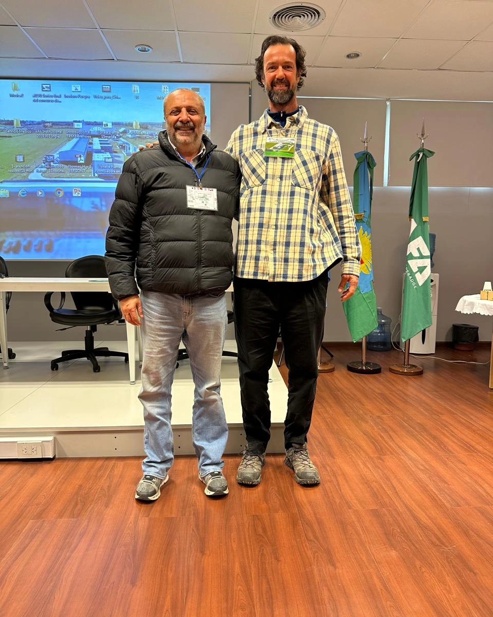 CreaSurSantaFe's tweet photo. Hace unos días se realizó la rotación de vocales #RSSF
Catu, @catuserra, muchas gracias por estos dos años de trabajo y gran empuje . Ha sido un lujo tenerte como vocal! ❤️
👋 Bienvenido Roberto Matarazzo. ¡Muchos desafíos nos esperan por delante, todos los éxitos!
#SomosCREA https://t.co/vlGAqoboQj