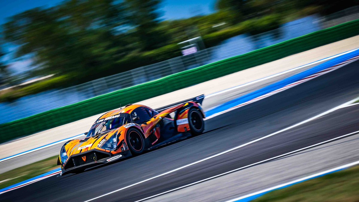 solenn_amr's tweet photo. Holà todos ! 
Je viens d’arriver sur X.
Je m’appelle Solenn Amrouche, je suis pilote automobile GT. 
Ce week-end je cours, pour le championnat espagnol d’endurance ! #GTCER 

Si cela vous intéresse, n’hésitez pas à me suivre !  🏎️😉
#Espana #Course #GT @VLineOrg https://t.co/p6ekIvaFgh