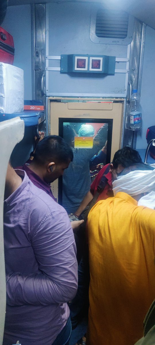 allyourskv's tweet photo. @RailwaySeva @RailMinIndia @IRCTCofficial @RailMadad https://t.co/3E7KTNRYNp