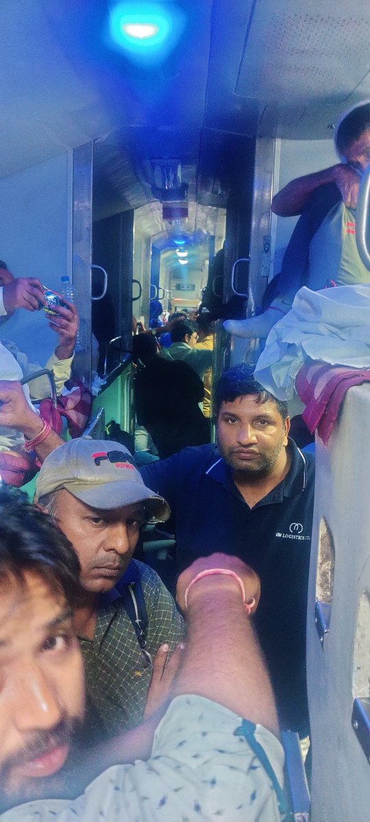 allyourskv's tweet photo. @RailwaySeva @RailMinIndia @IRCTCofficial @RailMadad https://t.co/3E7KTNRYNp