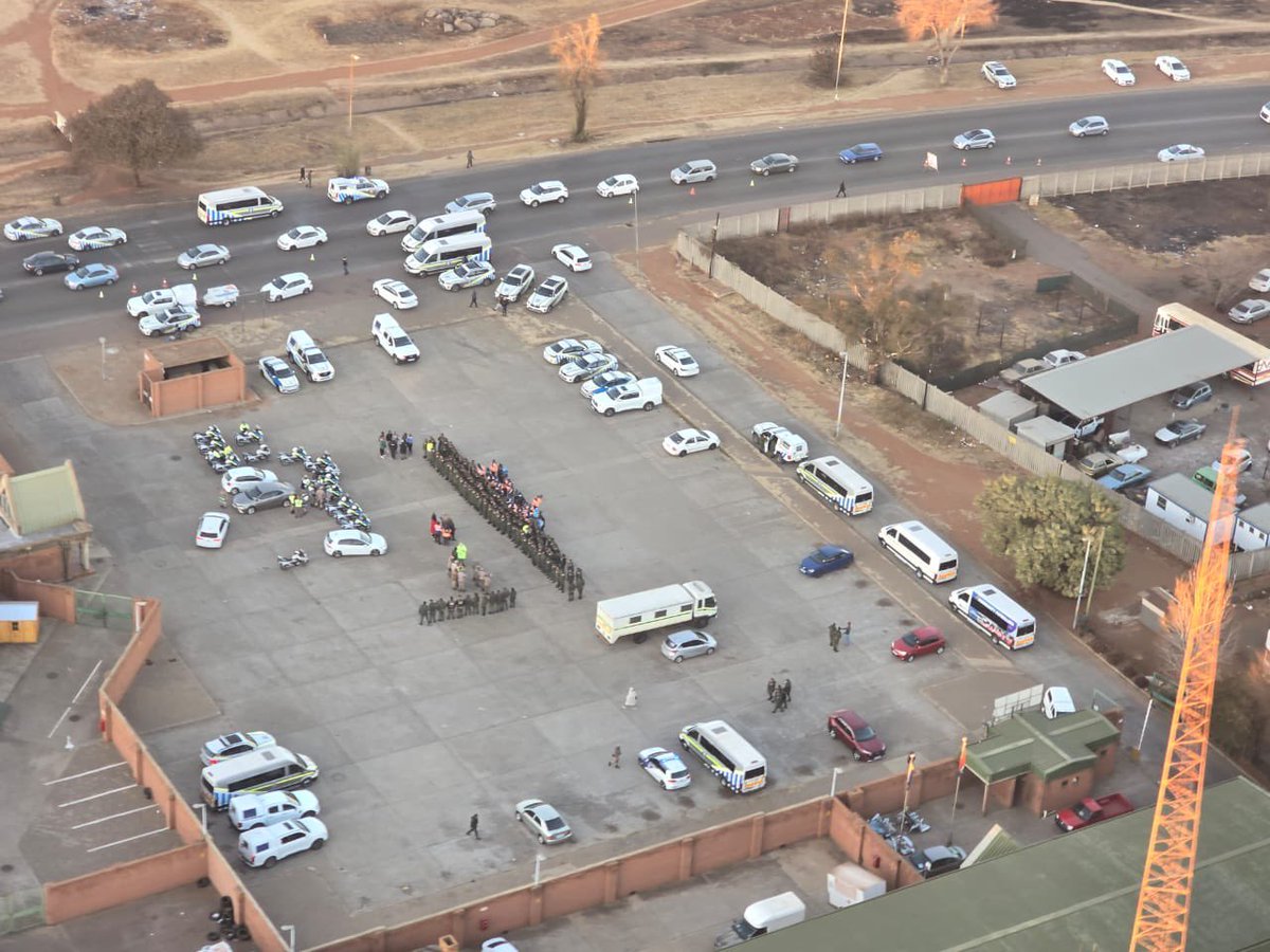Lesufi's tweet photo. Since this morning, we’ve placed Vosloorus under a complete lockdown until those who terrorises our community are hunted down! Kuzo’shuba! https://t.co/jqVZqgO7oo