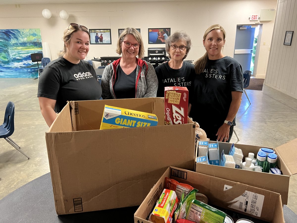NatSisters's tweet photo. "Some of my favorite ladies getting ready to go into the clubs this week. We got to share some much-needed groceries and toiletries with our Sisters. Next, we're going to gear up for back to school!"
-Anna, Club Team Leader https://t.co/hPQOgSblRQ