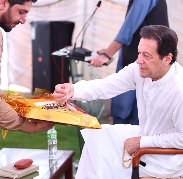 KaliwalYam's tweet photo. @ImranKhanPTI وزیراعظم عمران خان ان شاءاللہ ❤️✌️ https://t.co/2MRQYYjBXR
