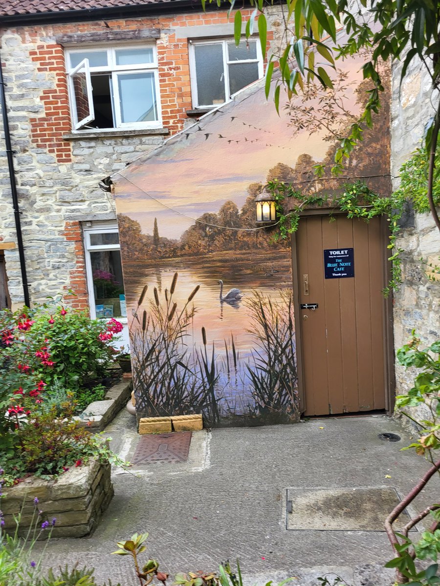 TommyMoonPet's tweet photo. Can you guess where we are staying near? #petsit https://t.co/f38scj9E7U