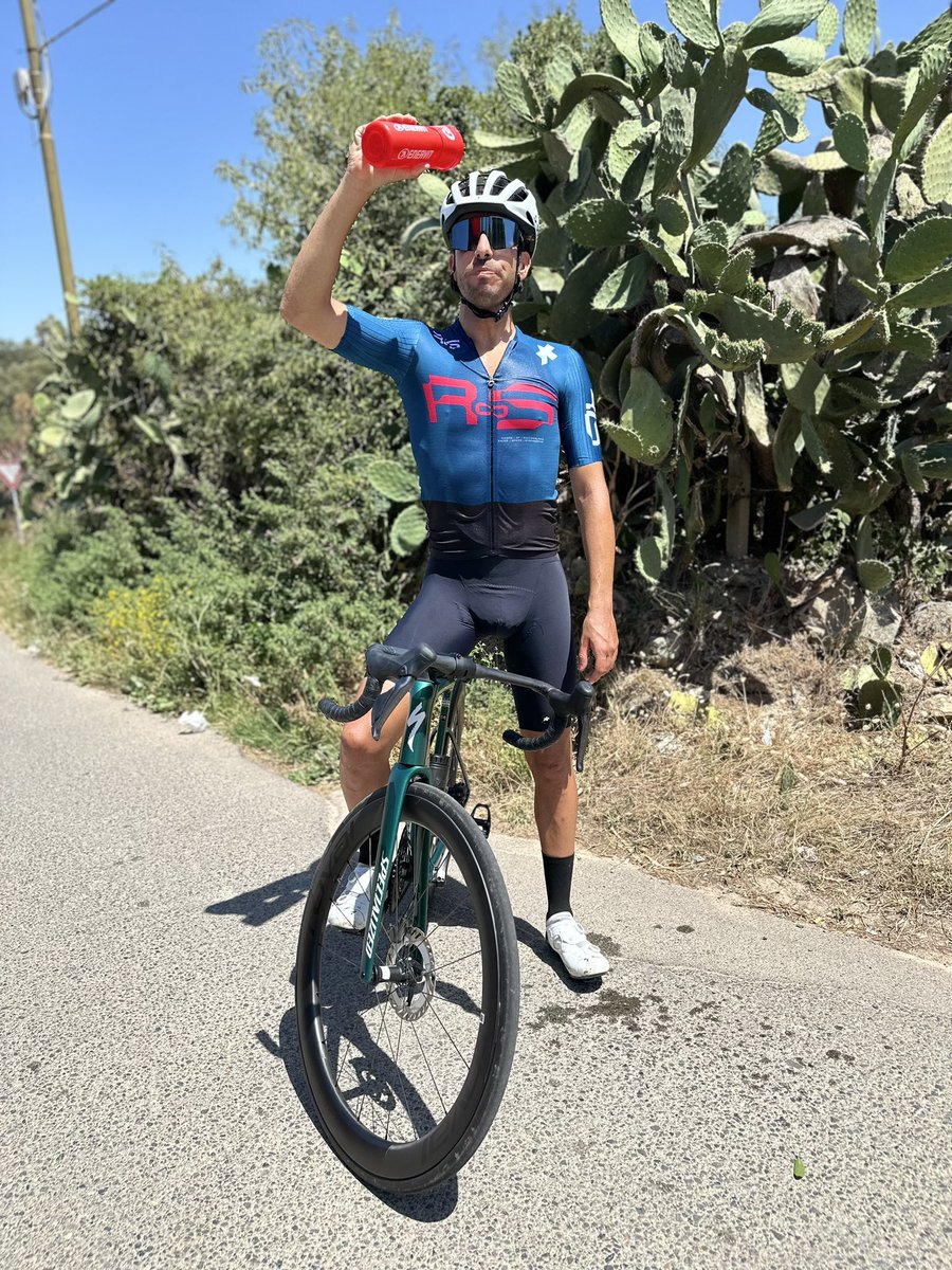FabioAru1's tweet photo. 1pm ride 🔥
Posso confermare che in Sardegna l'estate è arrivata 😅😎

#40gradi https://t.co/pv4zNEMT6p