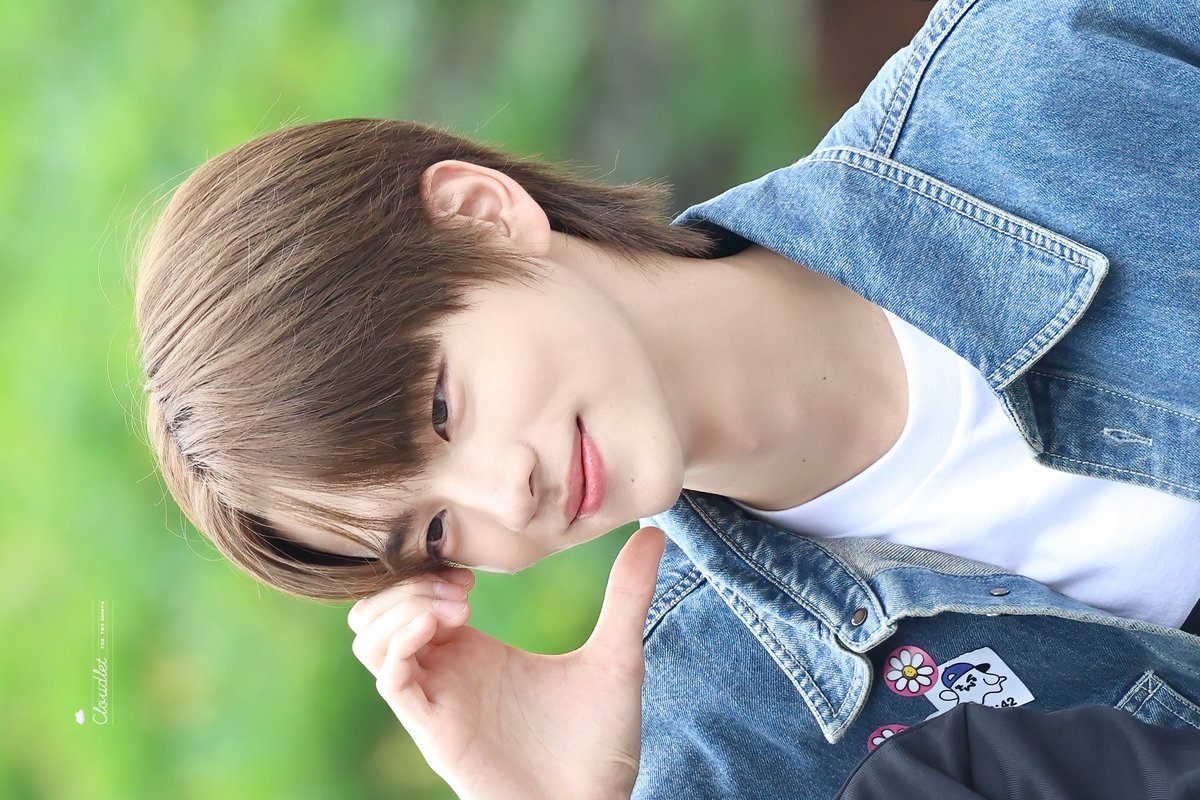 cloudlet247's tweet photo. [HQ] 240705 뮤뱅 미팬 

사람이 어떻게 샤인머스캣💚

 #TWS #투어스 #SHINYU #신유 #신정환 https://t.co/7QNoP52zEx