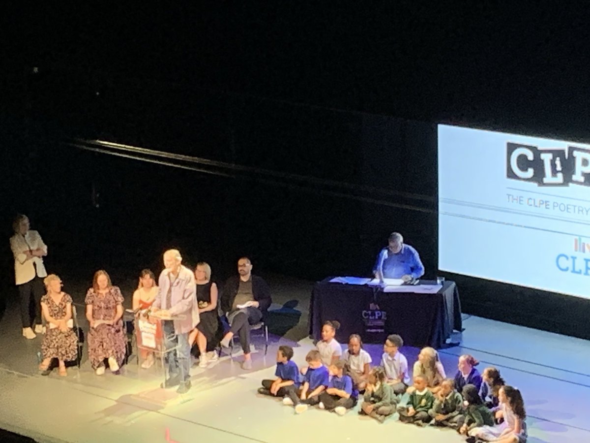 ⁦ So nice to hear ⁦<a href="/MichaelRosenYes/">Michael Rosen 💙💙🎓🎓 NICE 爷爷</a>⁩ pay tribute to ⁦<a href="/BZephaniah/">Professor Benjamin Zephaniah</a>⁩ at ⁦<a href="/clpe1/">CLPE</a>⁩ #CLiPPA