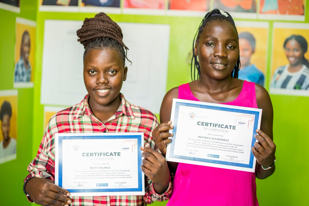 Reachoutmbuya's tweet photo. 1/2
We continued distributing business start-up kits to adolescent girls and young women under the @CDCGlobal funded #DREAMSproject. Today, 1041 girls in Nakawa division have received start-up kits for baking, soap making, beauty, cosmetology, and bookmaking. https://t.co/pwvObXMlOn
