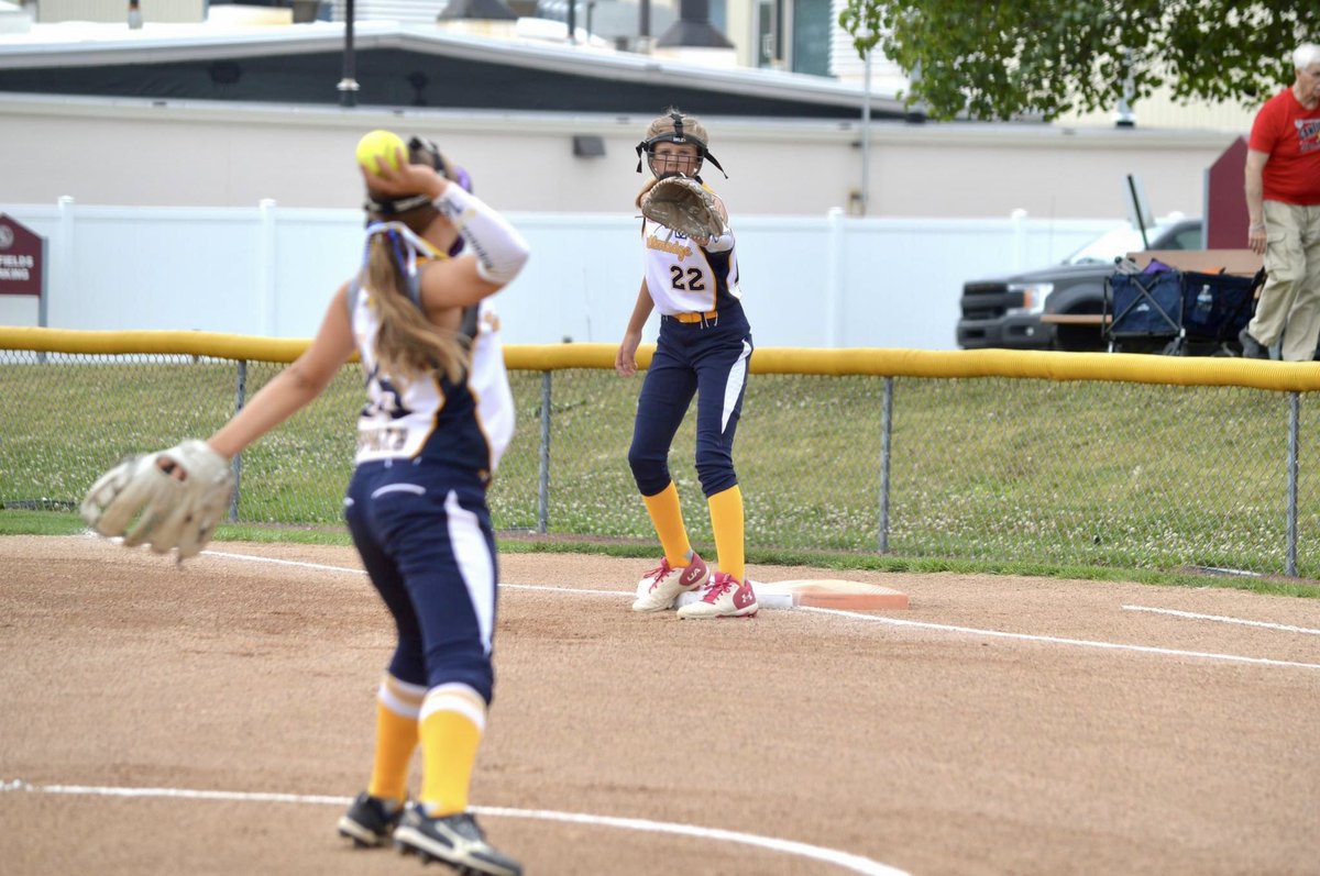 Sunglorry's tweet photo. This girl just keeps getting better and better. She made an impressive double play when her team needed it. She caught a line drive scooping catch and spun around to first to tag the base because the runner had taken a few steps off the bag with bases loaded and one out! https://t.co/ezcqi9nmCJ