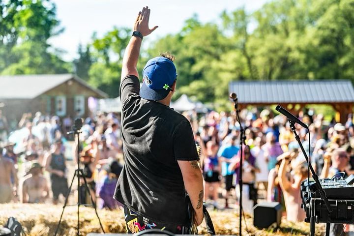 SpaceBaconMusic's tweet photo. Happy Friday! Enjoy some more #BISCOLAND shots courtesy of @taragracerfoto! We had such a blast at #WonderlandForest and you can relive the full audio experience now on @nugsnet! Next up @SecretDreamsOH! 🚀🥓 https://t.co/tinKU8TWMa