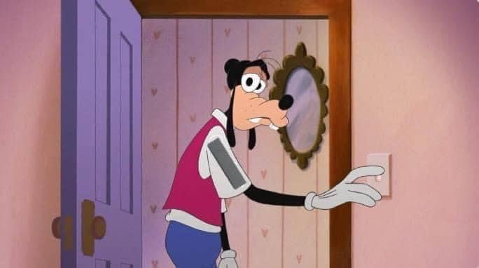 Yo viendo mi cama una ultima vez antes de irme a la chamba.