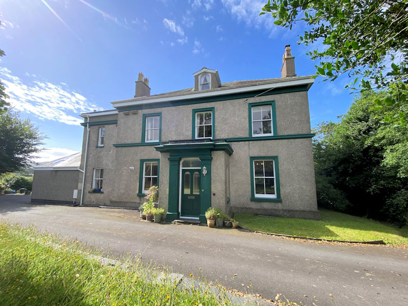 Welsh_Property's tweet photo. Detached House - Ael Y Bryn , Tywyn, 600,000 pounds sterling: This impressive house is situated conveniently within easy reach of all amenities. Late Victorian with many original features remaining including deep skirtings, panelled hallways, picture… https://t.co/P4xpj69hBg https://t.co/m2GNbPoTUu