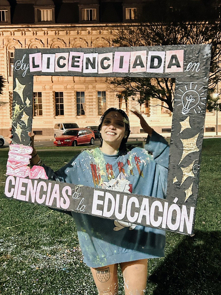 camivcasagrande's tweet photo. cómo es posible este suceso? || 👩🏻‍🎓🥂🤍 https://t.co/MBzECzUZ8V
