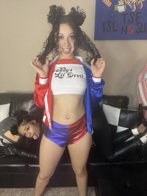 1 pic. can we dress up for you? 🃏👭🏼🎡 https://t.co/BwCwn8vZ8o