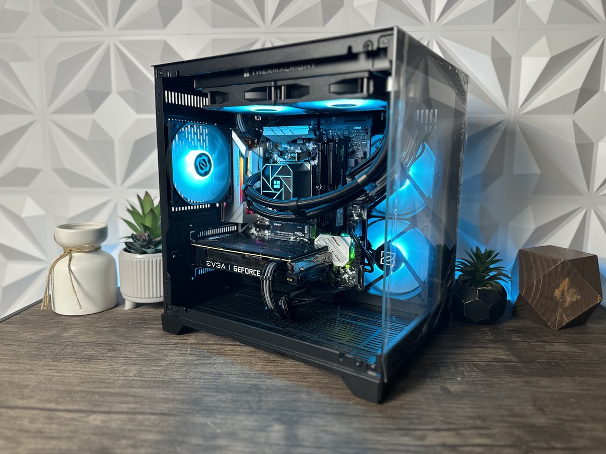 ThaddeusShores's tweet photo. #gamingPC #AMD #RTX super clean build I just finished! https://t.co/5iCfuHsVLl