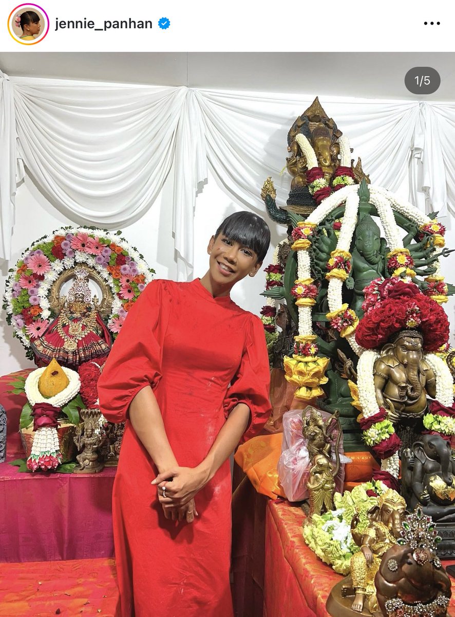 ✨เคล็ดลับขอพรให้สำเร็จแบบเจนนี่ ปาหนัน✨

-ให้บอกชื่อ นามสกุล วันเดือนปีเกิด บ้านอยู่ไหน ให้ละเอียด
-ก่อนขอพร จะให้ท่านก่อน เช่น “ขอถวายผลบุญกุศลที่ได้ทำสำเร็จแล้ว ให้แก่องค์พ่อ ขอองค์พ่อโปรดรับบุญกุศลของลูกไว้ และโปรดประทานพรเรื่อง…”
-ที่สำคัญ*