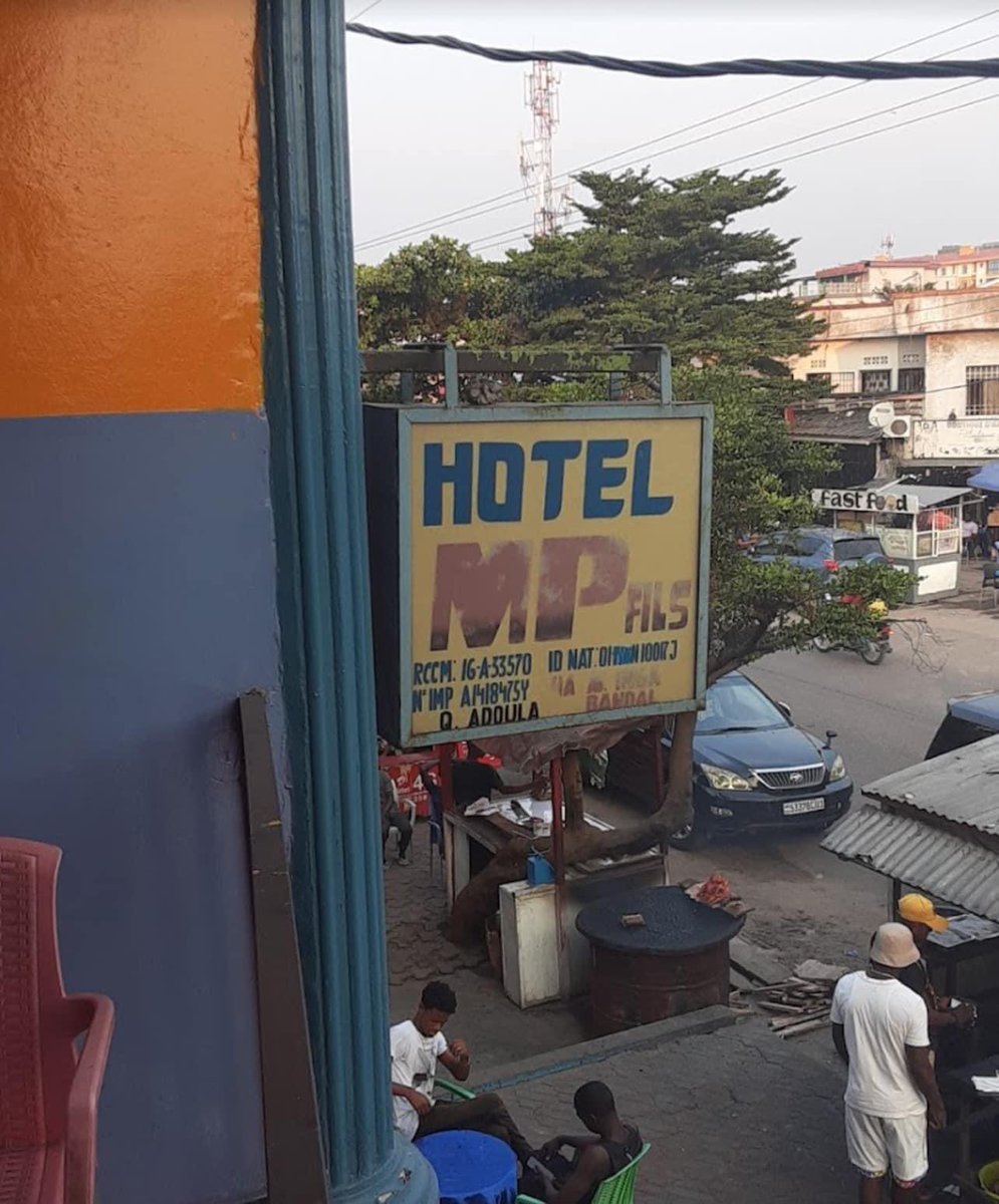 infoDelarep's tweet photo. #REC: Un homme marié et une jeune fille d’une vingtaine sont décédés dans une chambre d’hôtel MP située sur l’avenue Huit décembre à Bandalungwa.

Actuellement, les circonstances de leur mort demeurent inconnues.

Il est à noter la présence des forces de l'ordre sur les lieux... https://t.co/AbBORjiR88