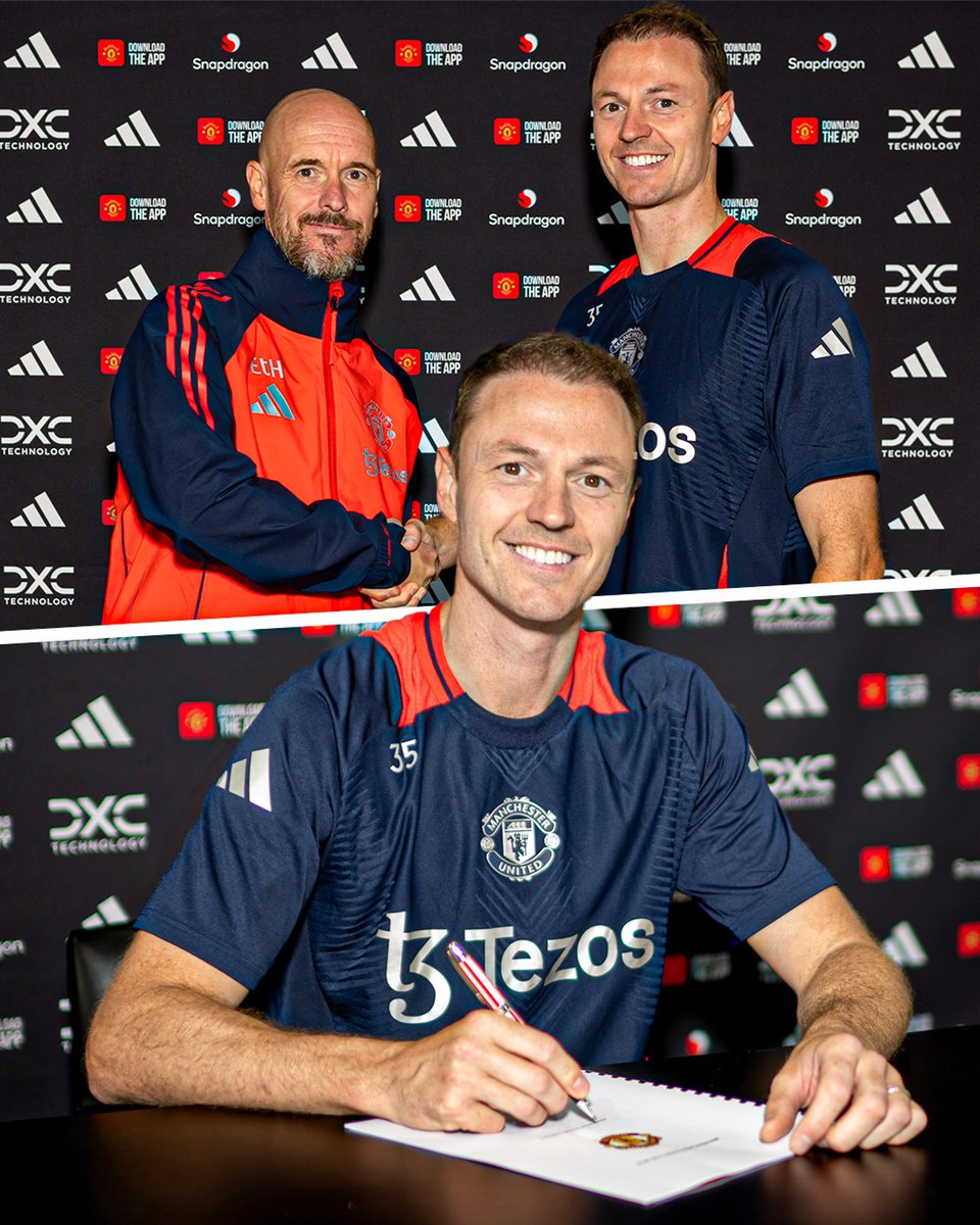 ManUtd's tweet photo. Adding invaluable experience to the dressing room 🤝❤️

#MUFC https://t.co/79auE8c3zT