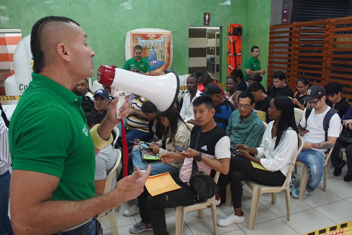AlcaldiaDeCali's tweet photo. ¡Así va nuestra Feria MÁS Empleo CALI!
Desde C.C #Cosmocentro, estamos con toda en nuestra feria de empleabilidad junto a @METROCALI. Tenemos más de 200 vacantes disponibles para los siguiente perfiles: (1/2) 🧵⬇️ https://t.co/Tm1NHHozxI