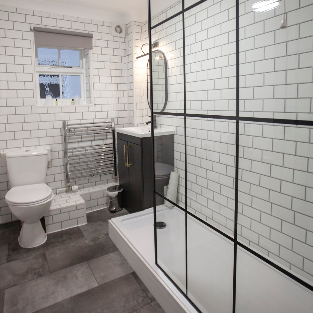 IntSolCon's tweet image. Take a look at one of our bathroom renovations for the Brome Grange Hotel. This project perfectly blends modern design with a luxurious feel, creating a serene and inviting space.

#intsol #construction #bromegrangehotel #moderndesign #bathroomrenovation #takealook #luxuriousfeel