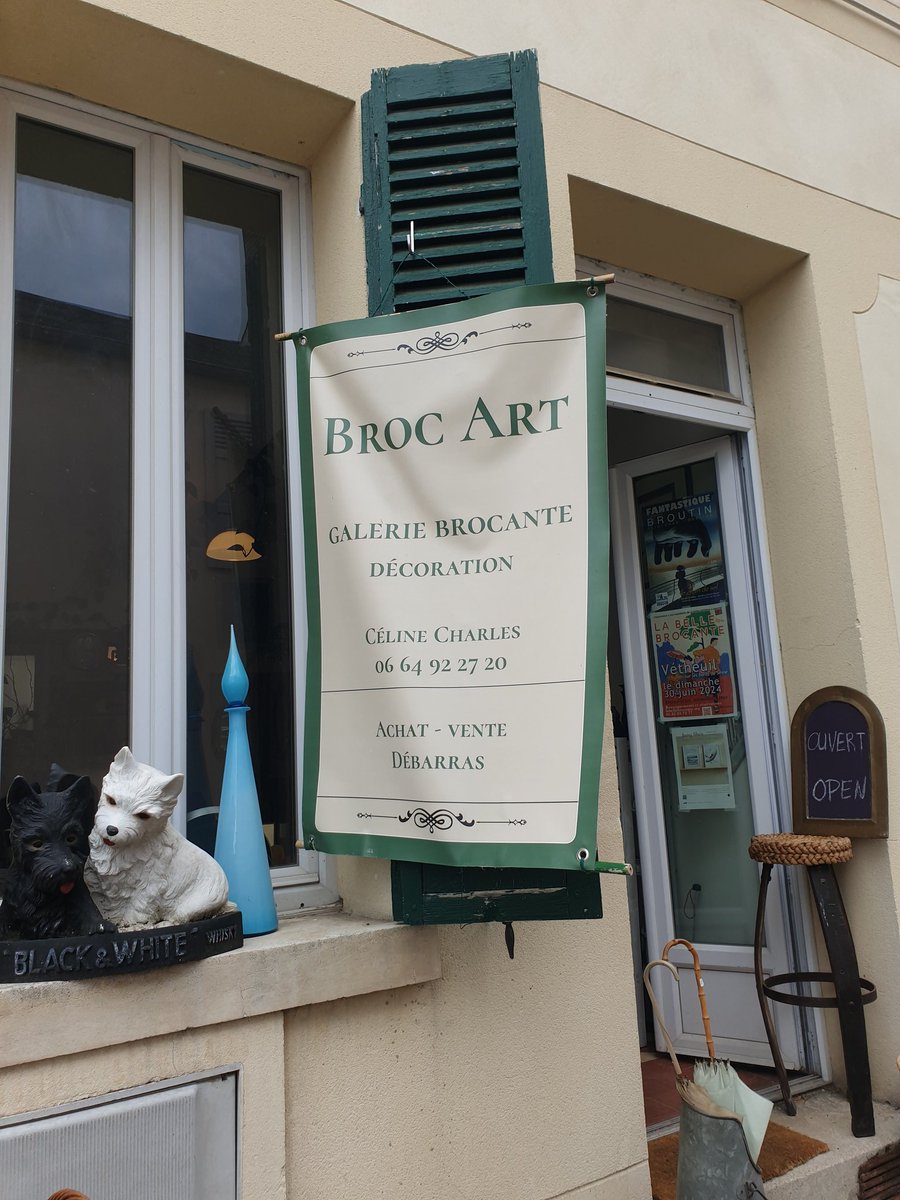 FrancisRenaud1's tweet photo. Faites une escale à La Roche-Guyon et venez visiter la Broc' Art de Céline Charles #galerie #brocante #decoration vous y trouverez mes esquisses, mes pastels et quelques toiles #brocart #larocheguyon #esquisses #pastels #toiles ⬇️⬇️⬇️⬇️ https://t.co/7pgpTGmpja