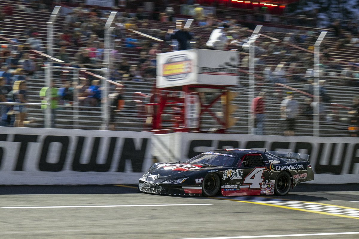 Erik Jones tweet media