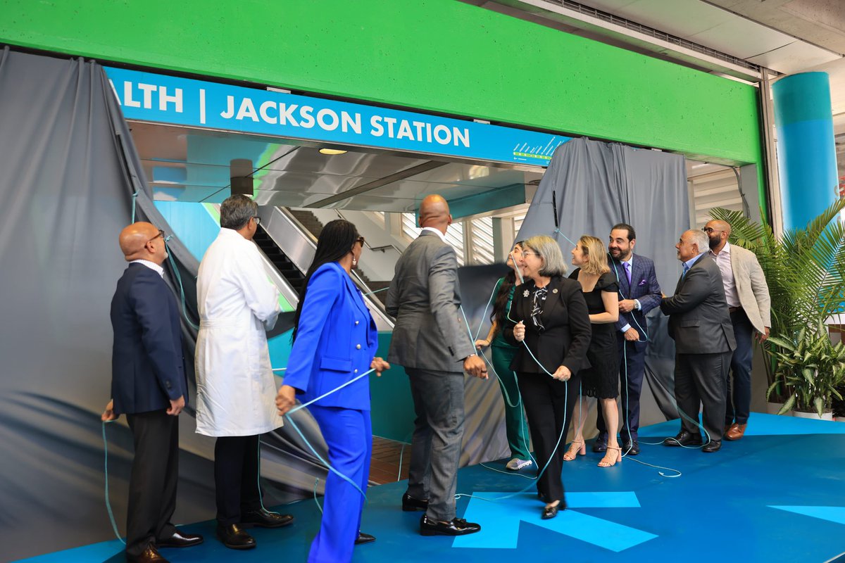 UMiamiHealth's tweet photo. 📈The renaming of the UHealth | Jackson Station marks the start of a 20-year collaboration that will generate new funding for Miami- Dade’s transportation infrastructure. With over 13.4 million annual riders, this initiative promises to inspire healthier living and improve access to advanced healthcare. Here's to a healthier future for all! #UHealthDifference #JacksonHealthSystem #GoMiamiDade